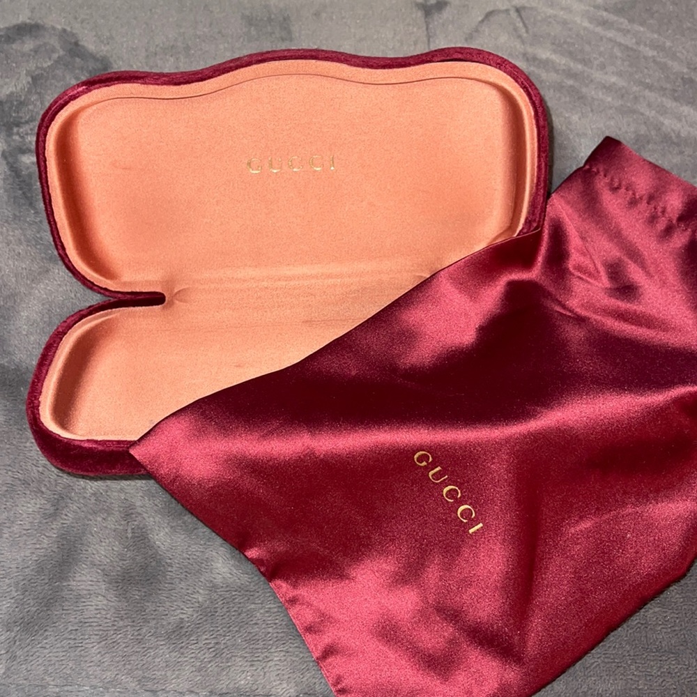 Gucci Eyeglass case: red velvet